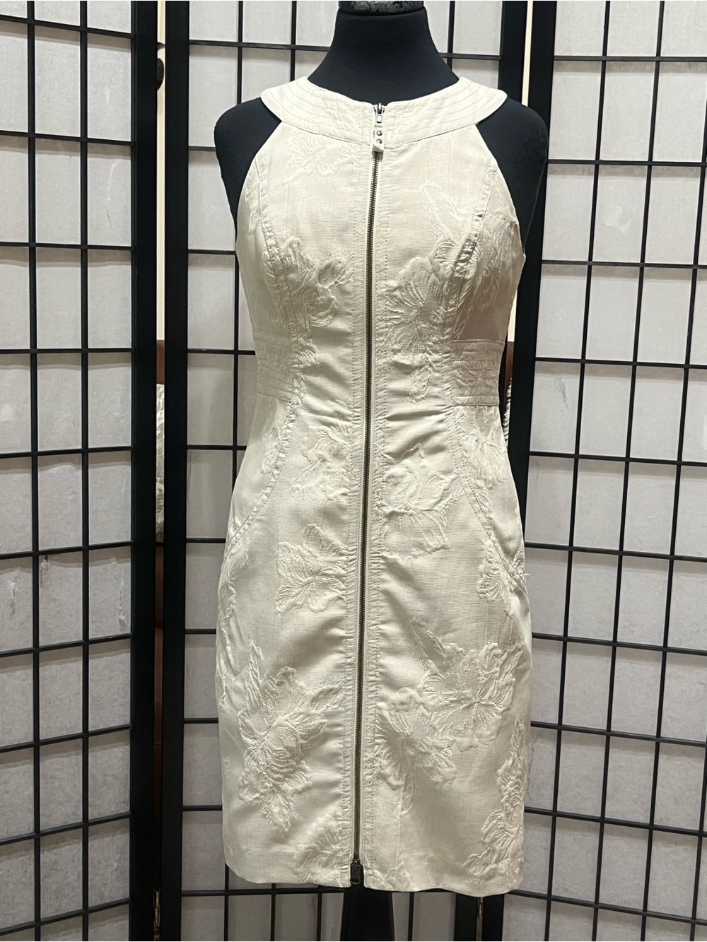 Muse SLEEVELESS ZIPPER FRONT CREAM COLOR SHEATH DRESS SIZE 8